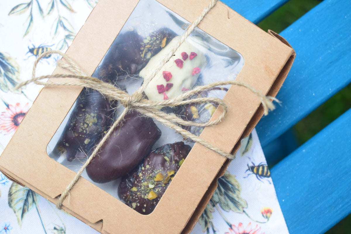 Stuffed dates gift box