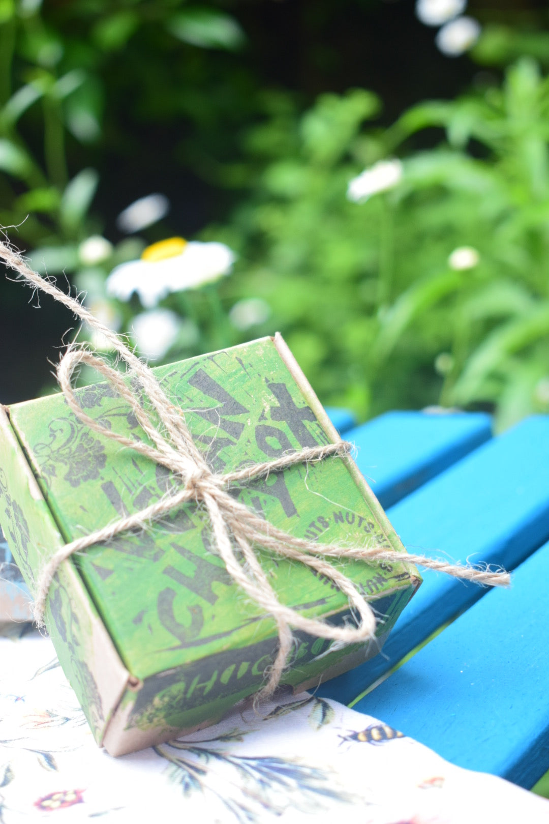 Salted pistachio truffles (4 TRUFFLES IN HAND PAINTED BOX)
