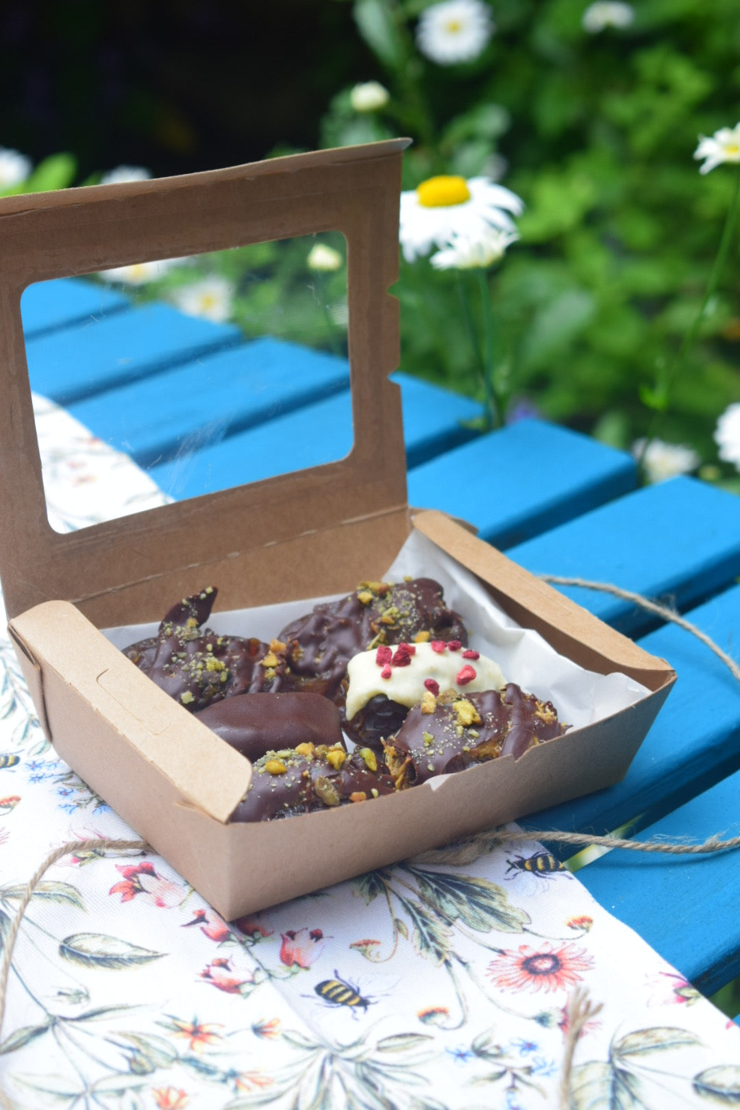 Stuffed dates gift box