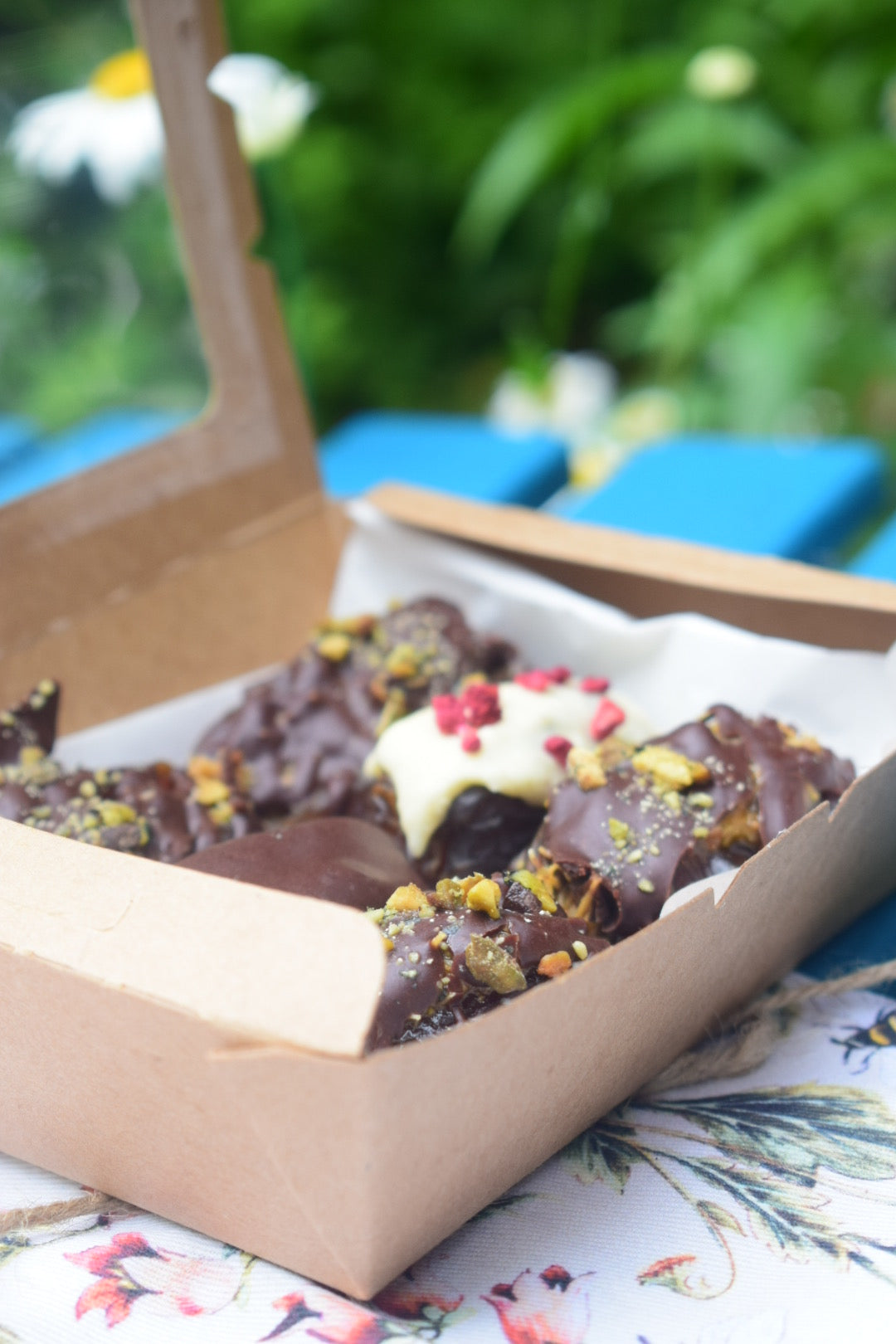 Stuffed dates gift box